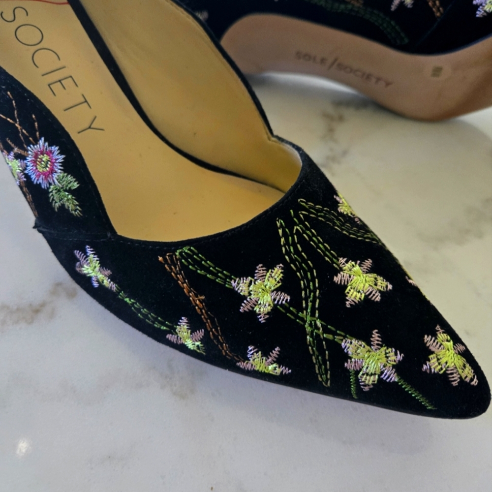 Embroidered Heels - Picture 2 of 5